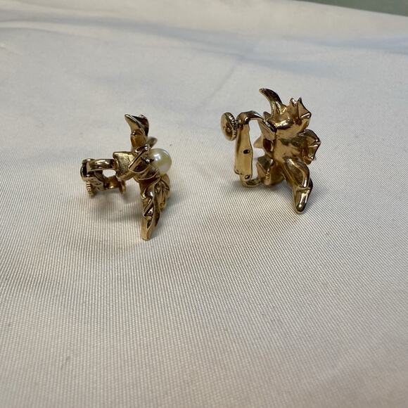 Vintage Coro Gold Tone Leaf Earrings Faux Pearl Rhinestone Clip On Signed - Picture 2 of 5